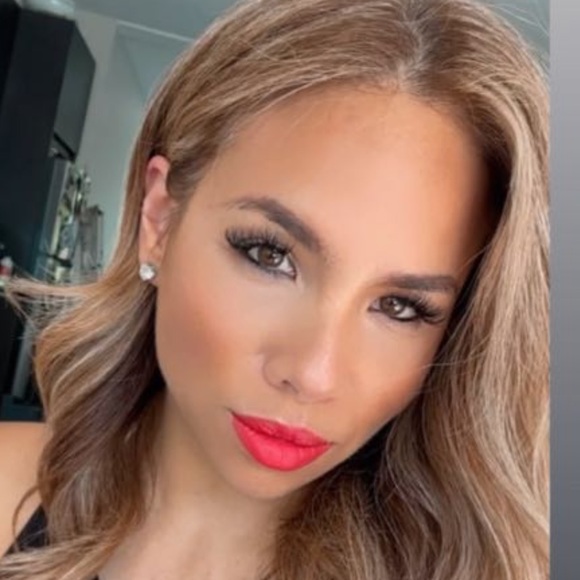 Meet your Posher, Lisa - Picture 1 of 1